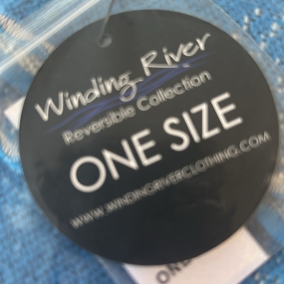 Cozy Loop Recersibke Wrap by Winding River - Picture 3 of 4